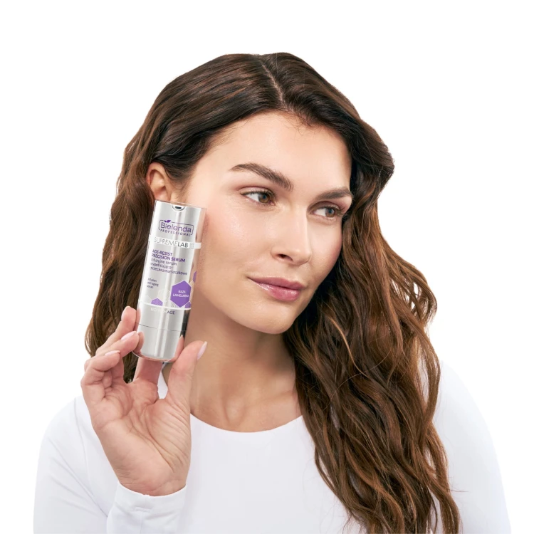 supremelab_bio_tech_age_infuzyjne_serum_wypelniajaco_przeciwzmarszczkowe_-_modelka.jpg
